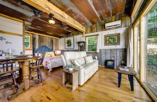 Canton Apartment | Mountaintop Glamping Cabin w/ Mountain Views