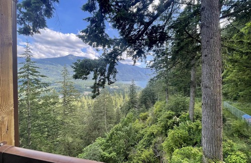 Cultus Lake House | Mountaintop retreat with panoramic views 10 minutes from Cultus Lake.