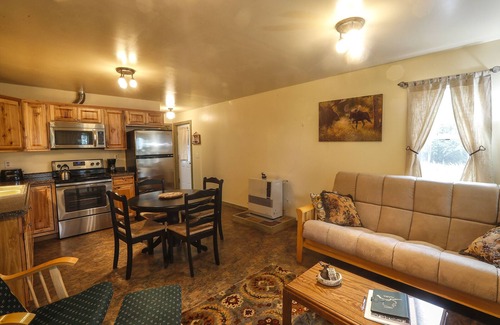 Deltana Apartment | Mountainview Boathouse Apartment.