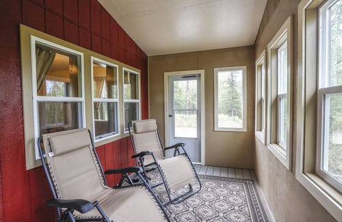 Deltana Apartment | Mountainview Boathouse Apartment.