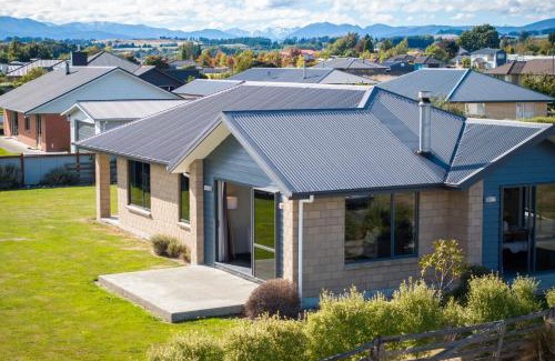 Te Anau House | Mountainview Escape - Te Anau Holiday House