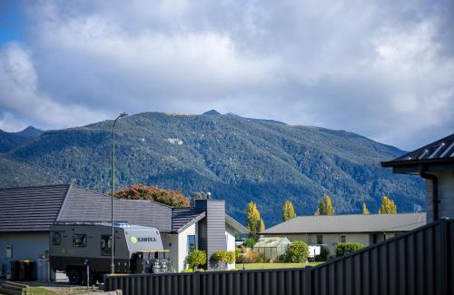 Te Anau House | Mountainview Escape - Te Anau Holiday House