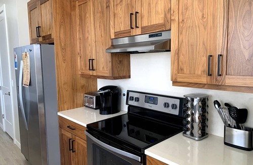 Garden City Apartment | MountainView - Luxurious 2Bed/2.5 Bath + Den Vacation Suite