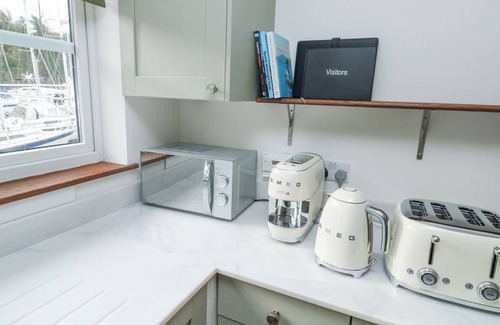 Turnchapel Cottage | MOUNTBATTEN HOUSE, family friendly in Mount Batten