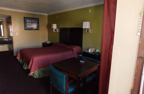 Lawrenceville Hotel | Mounts Motel
