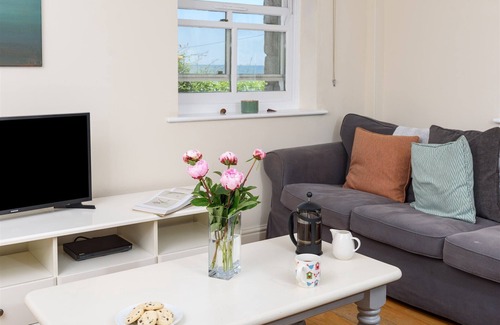 Mousehole Cottage | Mousehole Cottage, stylish with sea views, parking & close to village centre