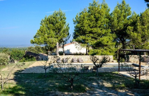 Menerbes Apartment | Moustier de Menerbes 1 – perfect countryside/village setting