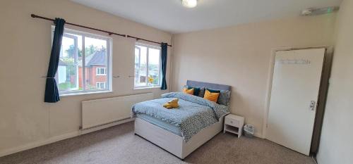 Iver House | Move inn Estates - Multiple Rooms