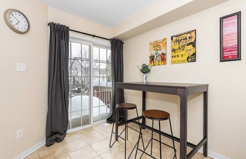 Ottawa Division House | Movie Haven: furnished 3bedrooms mid-term rental in Barrhaven