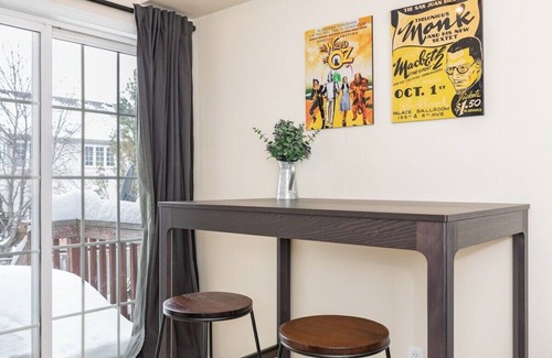 Ottawa Division House | Movie Haven: furnished 3bedrooms mid-term rental in Barrhaven
