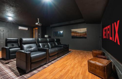 Massanutten House | Movie Theater Arcade Hot Tub Grill Views