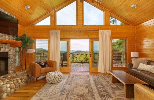 Wolf Laurel House | Movie Theater ~ Golf ~ Game Room ~ Hot Tub ~ Views