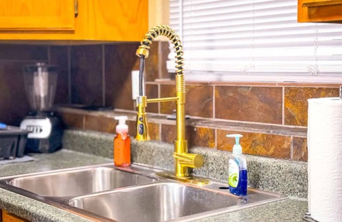 Sandy Apartment | Movie Theater Near Slopes, Shops & TRAX - 2BR Bsmt