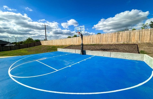 San Antonio House | Movie Theatre, Basketball court, Pool Table Luxury Castle