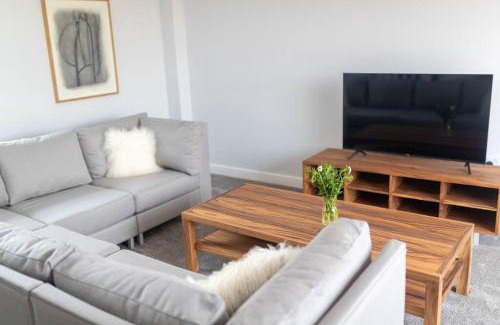 Worksop Apartment | Mowerina - Dog-Friendly Barn Conversion with a Hot Tub
