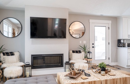 Amazon House | Moxie Kincaid House: University Bungalow