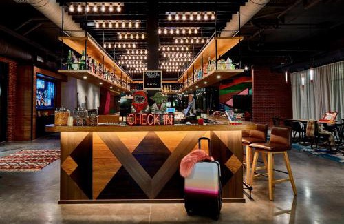 Downtown Chattanooga Hotel | Moxy Chattanooga Downtown