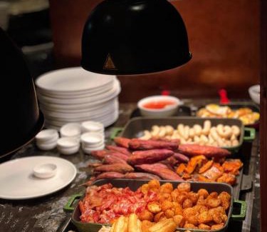 Yuzhong Hotel | Moxy Chongqing