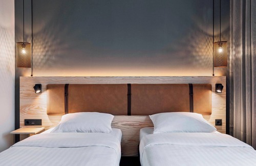 Holthausen Hotel | Moxy Duesseldorf South