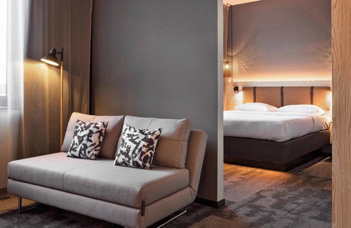 Holthausen Hotel | Moxy Duesseldorf South