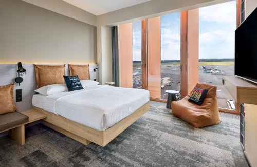 Findel Hotel | Moxy Luxembourg Airport