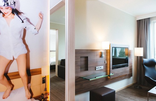 Somma Lombardo Hotel | MOXY Milan Malpensa Airport