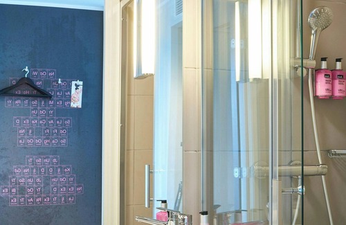 Somma Lombardo Hotel | MOXY Milan Malpensa Airport