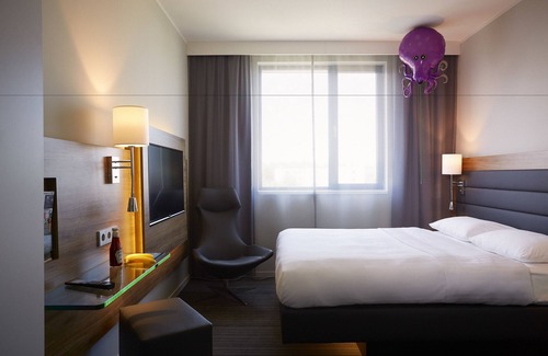 Somma Lombardo Hotel | MOXY Milan Malpensa Airport
