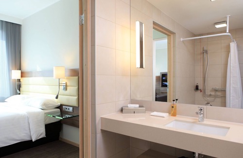 Schwaig Hotel | MOXY Munich Airport