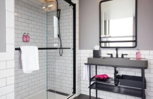City Center Hotel | Moxy Richmond Downtown