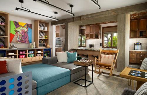 Lower State Hotel | Moxy Santa Barbara