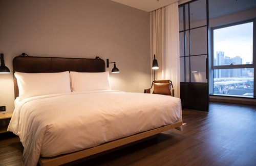 Futian CBD Hotel | Moxy Shenzhen North Station