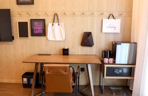 Futian CBD Hotel | Moxy Shenzhen North Station