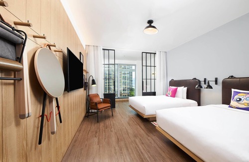 Futian CBD Hotel | Moxy Shenzhen North Station