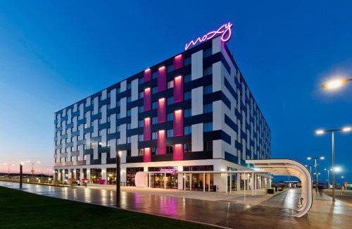 Schwechat Hotel | MOXY Vienna Airport