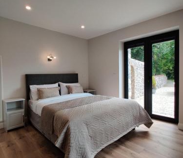 Athlone Bed & Breakfast | Moynure House Boutique B&B & Separate Two bedroom Chalet