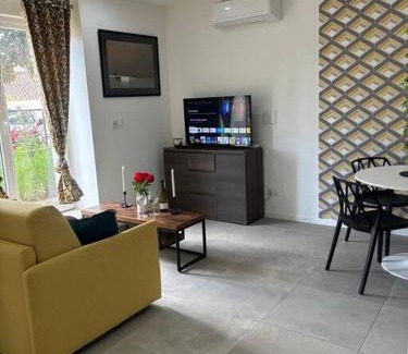 Chasse-sur-Rhone Apartment | Mozart Cosy Love room