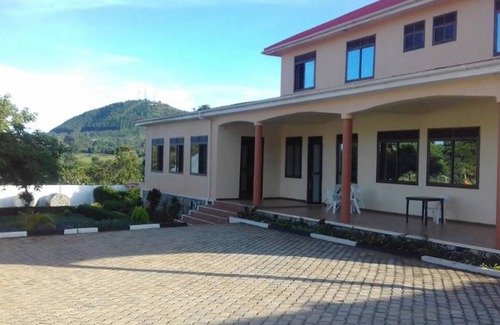 Hoima Bed & Breakfast | Mparo Guest Apartments