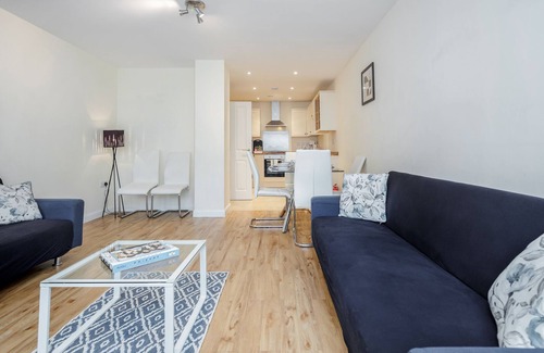 Watford Apartment | Mpl Apartmentz-Queens Broadway Apt3- Cent-Watford