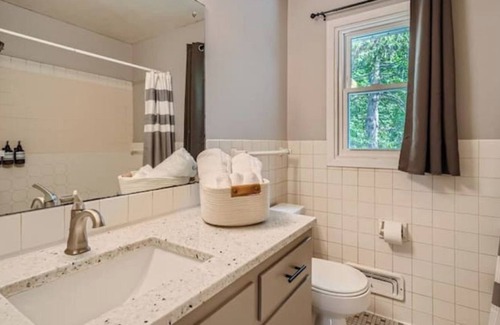 Fridley House | Mpls Marvel: Spacious Retreat