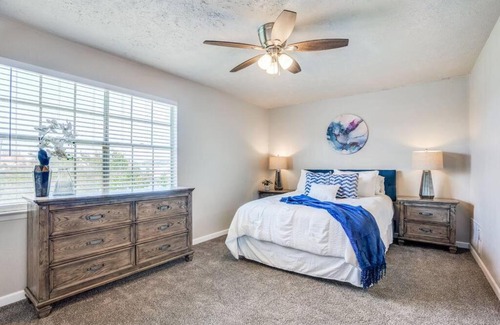 Grand Prairie House | Mpressive Hideaway!