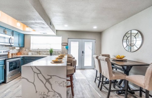Grand Prairie Apartment | Mpressive Retreat!