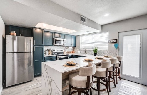 Grand Prairie Apartment | Mpressive Retreat!