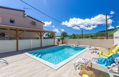 Saint-Pierre Apartment | Heliconia - Appt avec piscine partagée