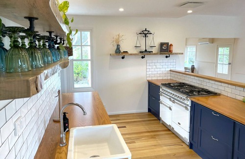 Rhyll House | Mr Bass: Coastal Retreat w/Farm Views