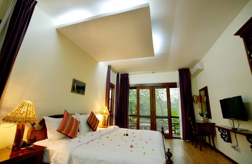 Hsipaw Cabin | Mr. Charles Riverview Lodge
