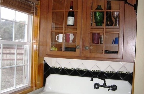 Accord Cabin | Mr Ed's Cabin on 27 acre Horse Farm Hot Tub & Stream