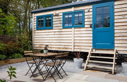 Baslow Cottage | Mr McGregor’s Garden Shepherd's Hut/Chatsworth