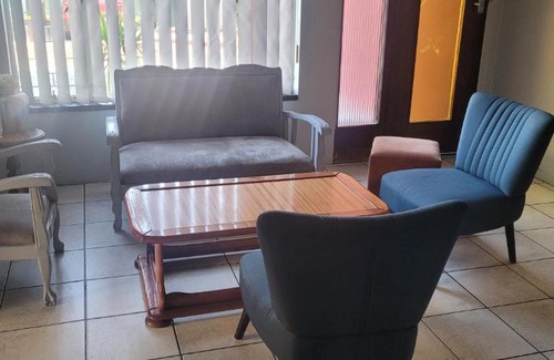 Matjhabeng House | Mrakes Guesthouse