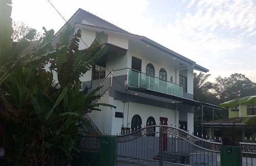 Merbau Sempak House | MRI Homestay Sg Buloh - 3 Bed/2 Bath GF